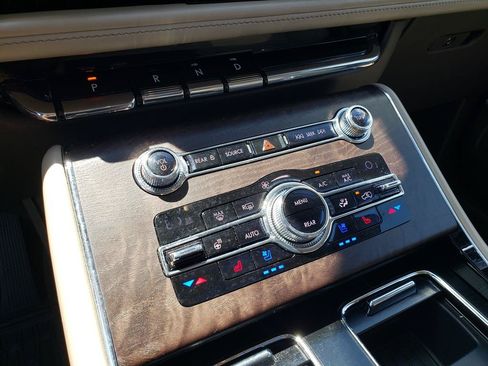 Used 2020 Lincoln Aviator Reserve w/ Equipment Group 201A AWD/4WD image 21