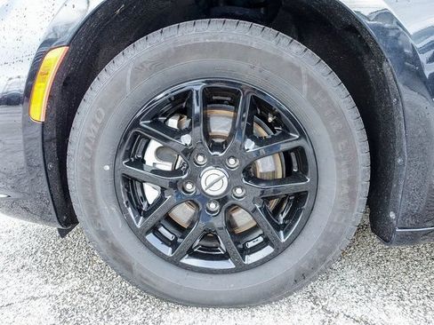 Used 2023 Chrysler Pacifica Touring-L FWD image 16
