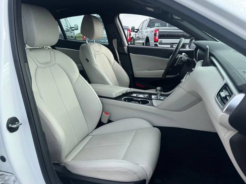 Used 2025 Genesis G70 2.5T RWD image 10