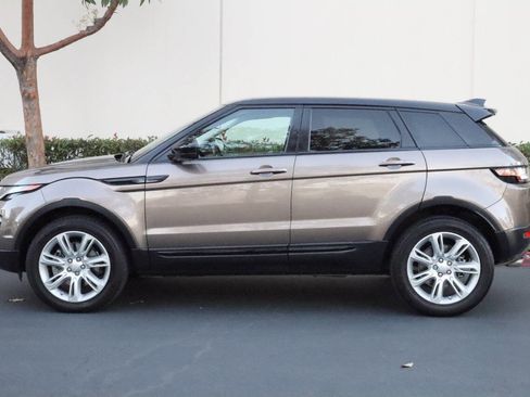 Used 2018 Land Rover Range Rover Evoque SE Premium image 8