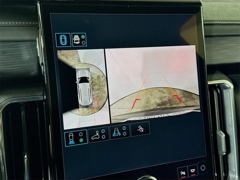 Used 2025 GMC Acadia Elevation image 12