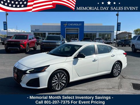 Used 2025 Nissan Altima 2.5 SV FWD image 1