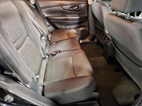 Used 2018 Nissan Rogue S image 17