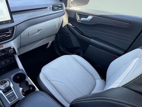 New 2026 Ford Escape SE w/ PHEV Premium Package FWD image 30