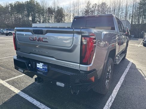 Used 2024 GMC Sierra 2500 Denali image 6