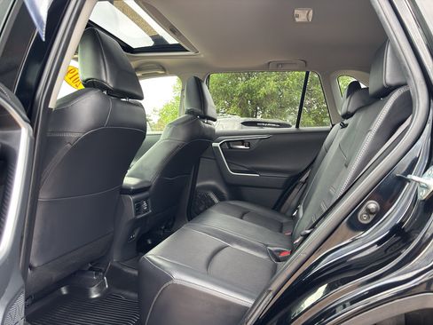 Used 2019 Toyota RAV4 Limited w/ Cold Weather Package AWD/4WD image 19