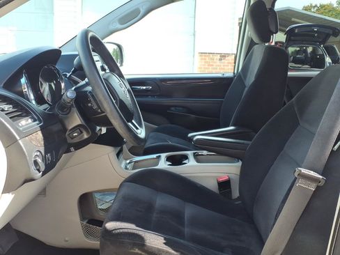 Used 2014 Dodge Grand Caravan SXT FWD image 9