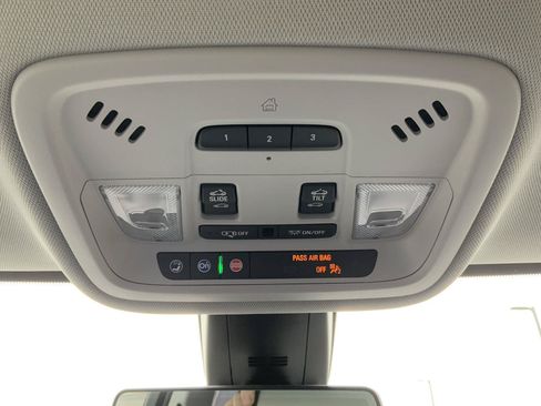 Used 2020 Chevrolet Traverse Premier AWD/4WD image 53