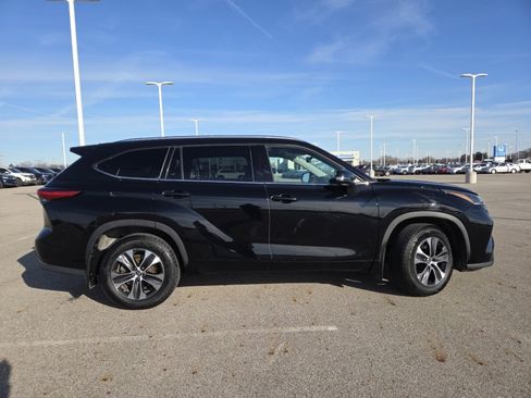Used 2021 Toyota Highlander XLE image 17