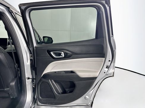 Used 2025 Jeep Compass Limited image 28