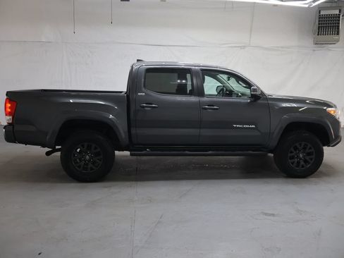 Used 2020 Toyota Tacoma SR5 AWD/4WD image 8