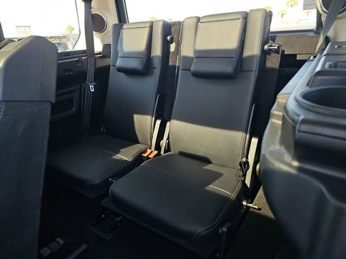 Used 2016 Land Rover LR4 HSE image 15