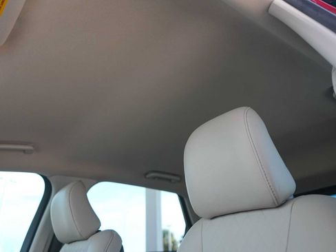 Used 2023 Ford Edge Titanium AWD/4WD image 25