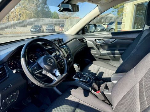 Used 2019 Nissan Rogue SV w/ Premium Package image 12