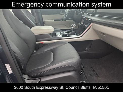 Used 2024 Kia Carnival EX FWD image 30