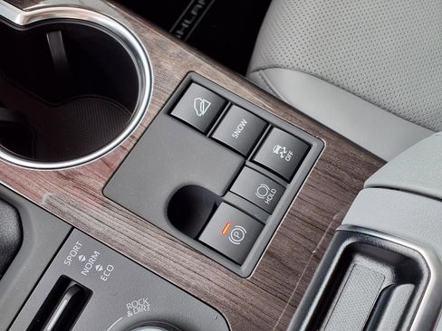 New 2026 Toyota Highlander Limited AWD/4WD image 15