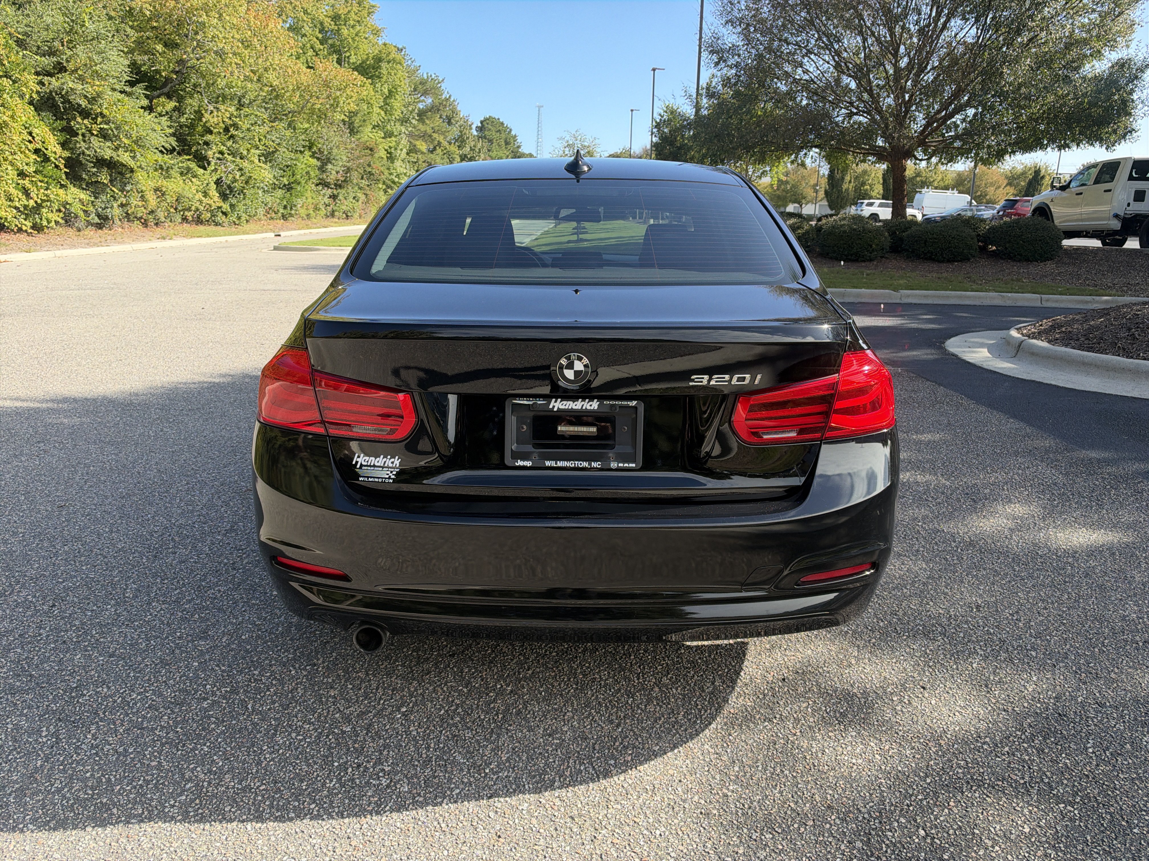 Used 2017 BMW 320i Sedan RWD image 10