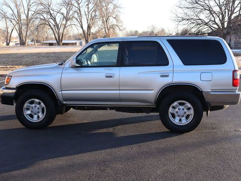 Used 2000 Toyota 4Runner SR5 image 9
