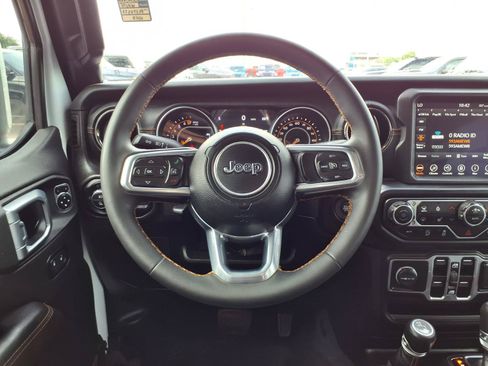 Used 2023 Jeep Gladiator Overland AWD/4WD image 15