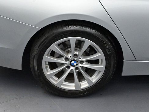 Used 2018 BMW 320i xDrive Sedan w/ Convenience Package AWD/4WD image 32