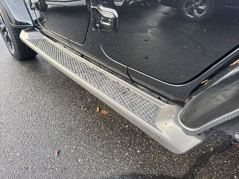 Used 2023 Jeep Wrangler Unlimited Sahara w/ Cold Weather Group image 17