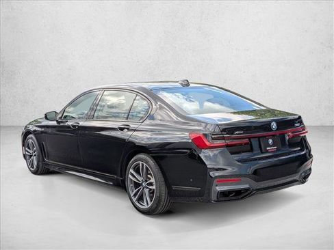 Used 2022 BMW 740i xDrive w/ M Sport Package AWD/4WD image 8