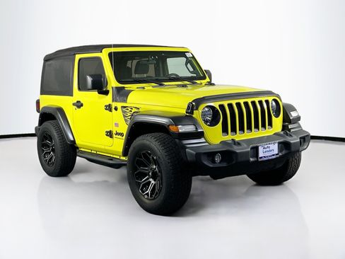 Used 2022 Jeep Wrangler Sport AWD/4WD image 3