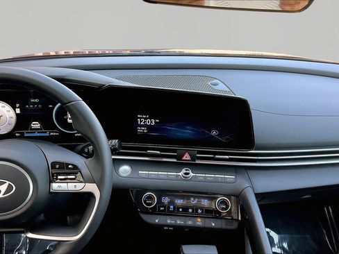 Used 2025 Hyundai Elantra SEL image 9