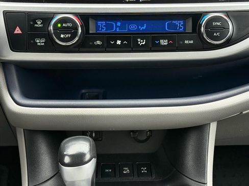 Used 2015 Toyota Highlander Limited image 21