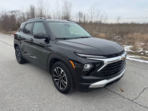 Used 2024 Chevrolet TrailBlazer LT image 3