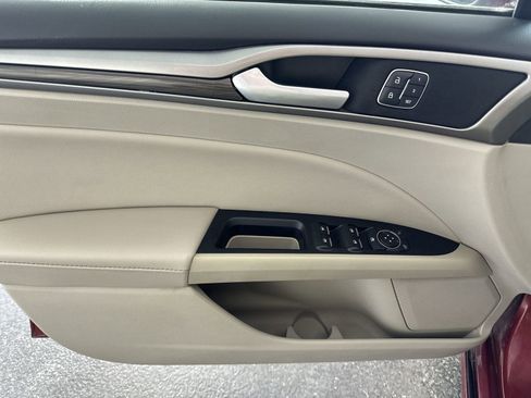 Used 2018 Ford Fusion SE w/ Fusion SE Technology Package image 33