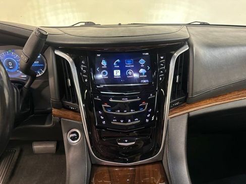 Used 2016 Cadillac Escalade Luxury image 23