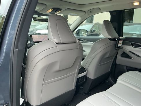 New 2026 INFINITI QX60 Luxe w/ Family Package image 28