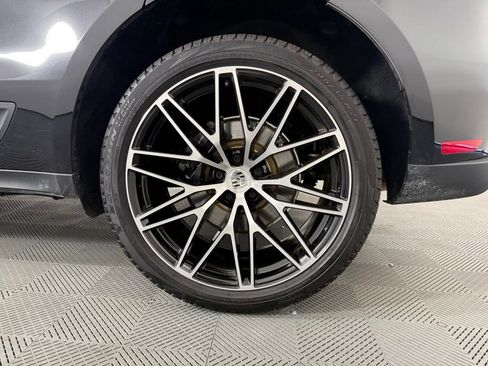 Certified 2026 Porsche Macan AWD/4WD image 12