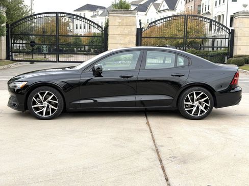 Used 2020 Volvo S60 T5 Momentum image 11