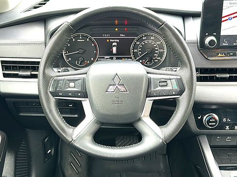 Used 2023 Mitsubishi Outlander SE image 21