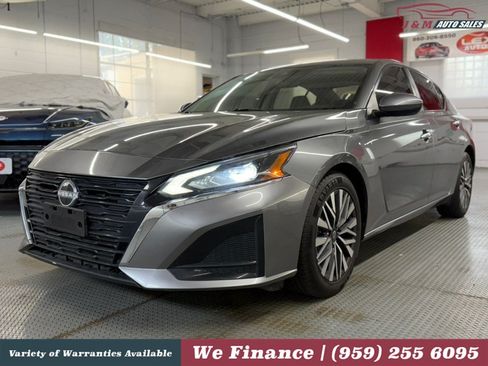 Used 2023 Nissan Altima 2.5 SV FWD image 2