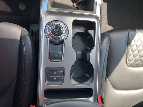 Used 2024 Ford Edge Titanium image 26