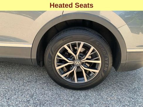 Used 2020 Volkswagen Tiguan SE w/ Panoramic Sunroof Package AWD/4WD image 9