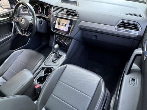 Used 2018 Volkswagen Tiguan SEL FWD image 19