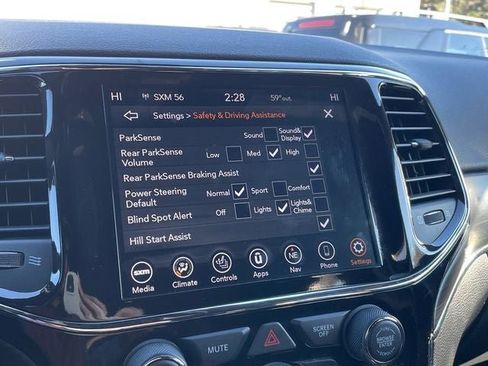 Used 2021 Jeep Grand Cherokee Limited w/ Luxury Group II image 20