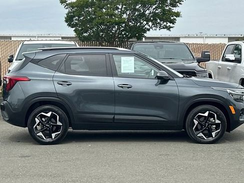 Used 2025 Kia Seltos S image 3