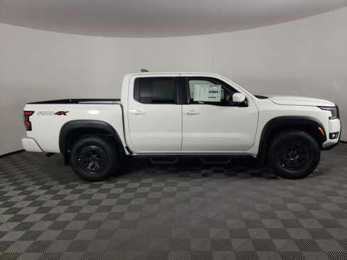 New 2026 Nissan Frontier PRO-4X w/ Pro-4x Convenience Package image 3
