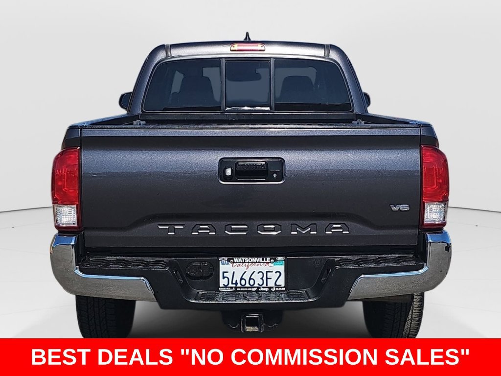 Used 2017 Toyota Tacoma SR5 w/ Tow Package RWD image 4