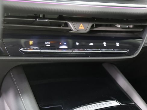 Used 2025 Buick Envision Preferred image 16