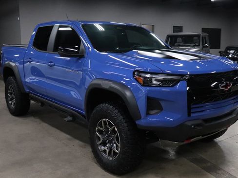 Used 2025 Chevrolet Colorado ZR2 w/ Technology Package AWD/4WD image 7