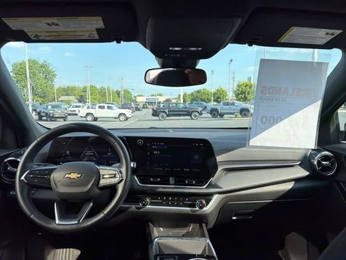 Used 2026 Chevrolet Equinox LT FWD image 12