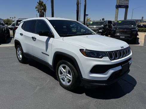 Used 2023 Jeep Compass Sport AWD/4WD image 2