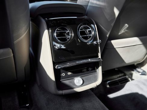 Used 2025 Rolls-Royce Phantom Sedan RWD image 62