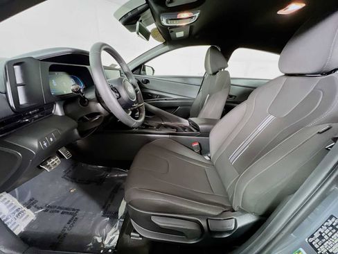Used 2025 Hyundai Elantra Sport image 20